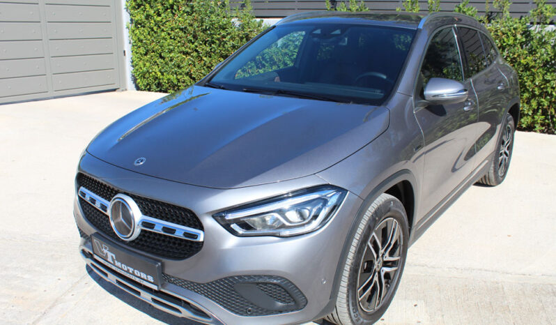 MERCEDES GLA 250e 218HP PLUG IN APPLE CAR PLAY LED CAMERA AYTOMATO DISTRONIC PLUS full